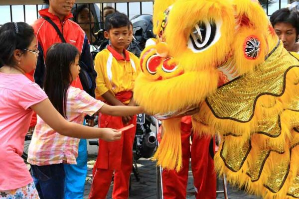 Der Drache das glücksbringende Fabelwesen der chinesischen Geschichte auf den Straßen von Bangkok