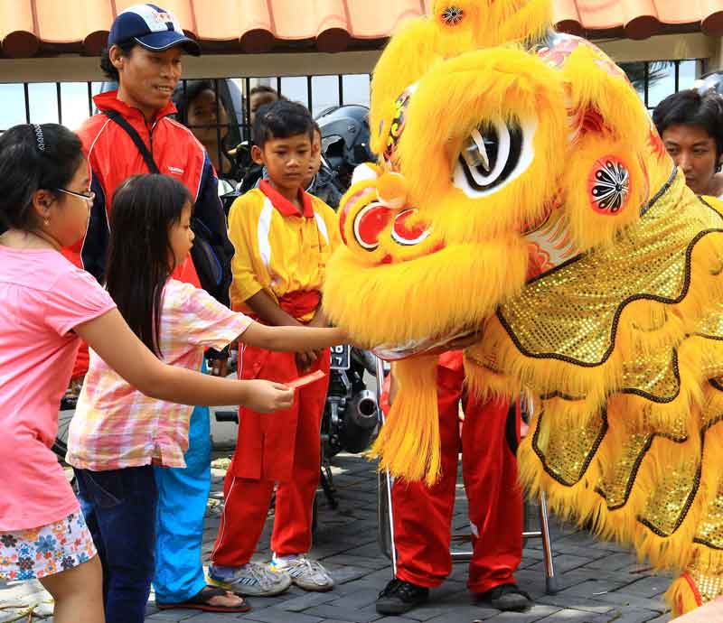 Der Drache das glücksbringende Fabelwesen der chinesischen Geschichte auf den Straßen von Bangkok