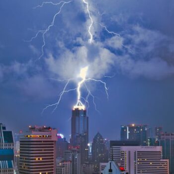 Blitzeinschlag in Bangkok von einem Gewitter