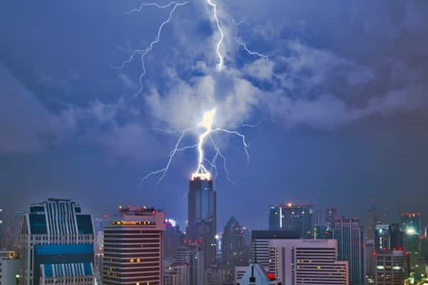 Blitzeinschlag in Bangkok von einem Gewitter