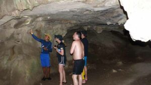 Besichtigung der Tham Lod Thai Höhle bei Krabi