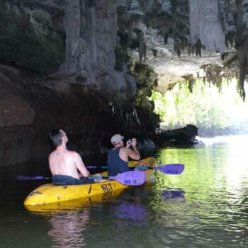 Fahrt im Kayak durch die Tham Lod Thai