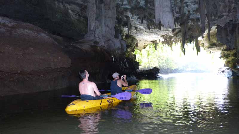 Fahrt im Kayak durch die Tham Lod Thai