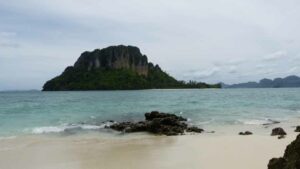 Blick auf Koh Poda, eine der vielen Inseln bei Krabi