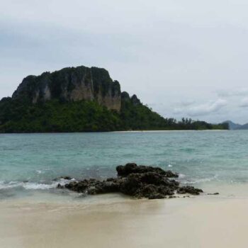 Blick auf Koh Poda, eine der vielen Inseln bei Krabi