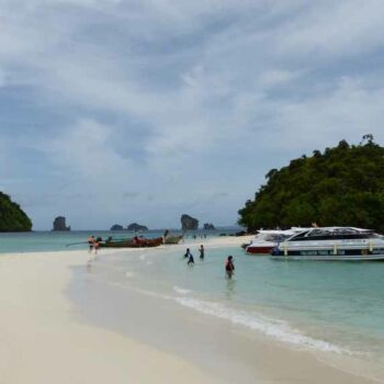 Die Sandbank zwischen den Inseln Koh Tub und Koh Mor