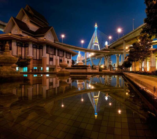 Bumipol Brücke in Bangkok über den Chao Phraya Fluss