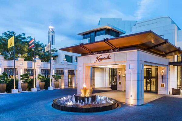 Das Siam Kempinski Hotel in Bangkok befindet sich direkt hinter der Siam Paragon Mall und ist sehr zentral gelegen. Ein ideales Hotel für einen Urlaub in Bangkok