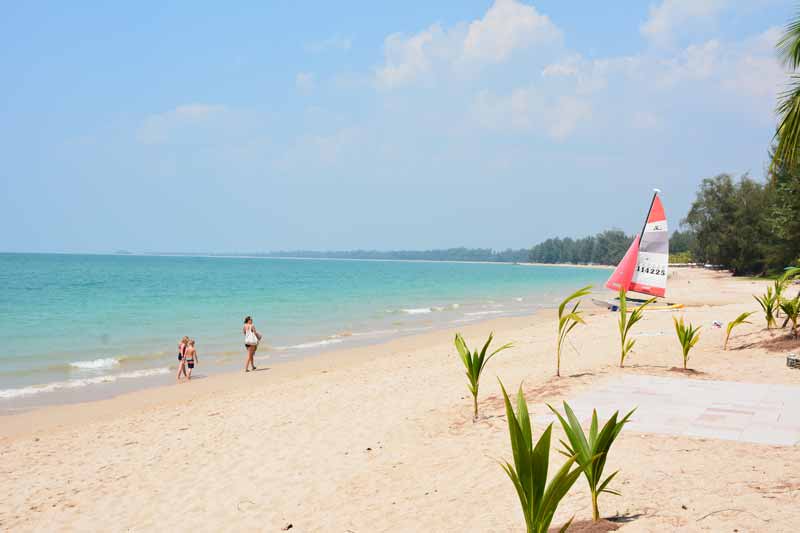 Ein Blick über den Pak weep Beach vor dem Pullman Khao Lak Resort