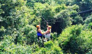 Zip Lining in Krabi ist ein ganz besonderer Spaß und biete etwas Abwechslung zum Inselhopping