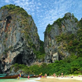 Der Phranang Beach in Krabi ist bei Besuchern ein beliebtes Ausflugsziel