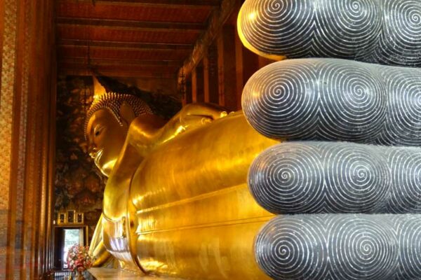 Die liegende Buddha-Statue im Wat Pho Tempel in Bangkok, Thailand