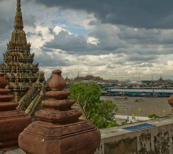 Aussicht von der Spitze des Wat Arun auf Bangkok