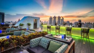 Skybars Bangkok Die Vanilla Sky Rooftop Bar im Compass SkyView Hotel