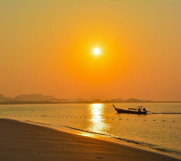 Sonnenaufgang bei Koh Mook - ein weiterer Tag im Paradies beginnt bei Ihrem Inselhopping