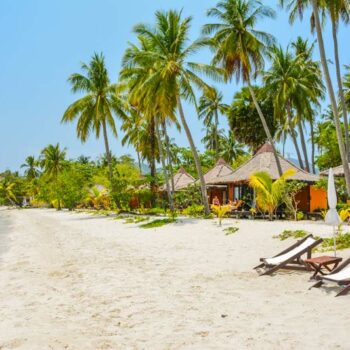 Blick auf das Sivalai Beach Resort auf Koh Mook.