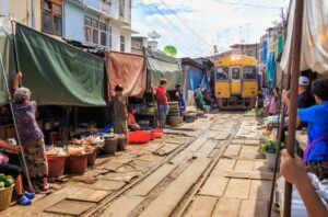 Trainmarket Samut Songkram kanchanaburi rundreise