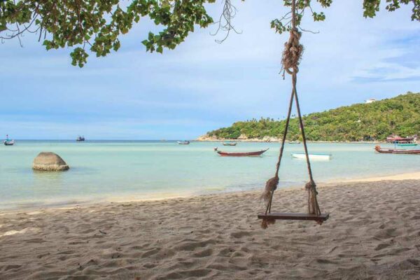 Blick auf den Strand vor dem Koh Tao Bay Resort.