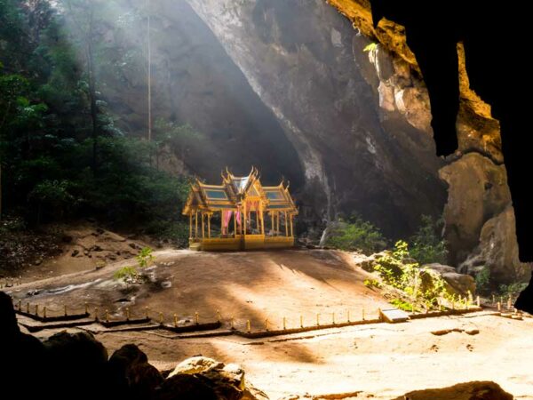 Eines der vielen Highlights im Sam Roi Yot Nationalpark ist die Phraya Nakorn Höhle die wir natürlich besichtigen werden.