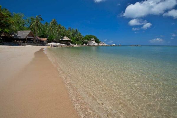 Blick auf den Strand vor dem Sensi Paradise Beach Resort.