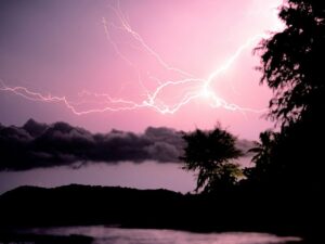 Die Monsumzeit auf Koh Phangan beeindruckt mit einem Spektakel am Himmel.