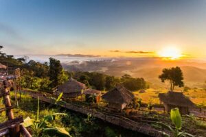 Sonnenaufgang über dem goldenen Dreieck wo die Länder Thailand, Myanmar und Laos aneinander grenzen