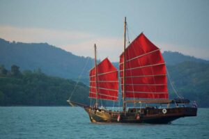 June Bahtra Dschunke in der Phang Nga Bucht, Flitterwochen Thailand