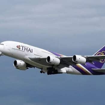 A380 beim Landeanflug auf Phuket in Thailand