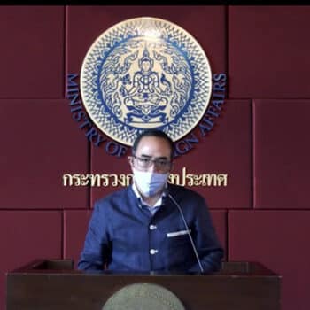 Sprecher des thailändischen Außenministerium vor der Presse.