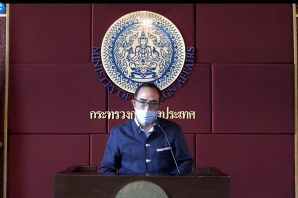 Sprecher des thailändischen Außenministerium vor der Presse.