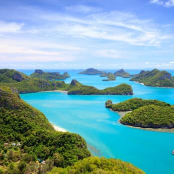 Blick über den Angthong National Marine Park bei Koh Samui.