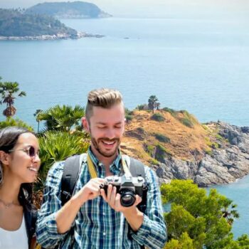 Touristen beim Promthep Cape auf der Insel Phuket