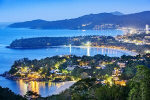 Blick auf,-Patong-Beach,-Karon-Beach,-Kata-Beach,-Taken-from-Karon-Viewpoint.-Phuket,-Thailand