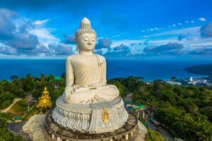 Big Buddha von Phuket mit Blick über die Insel Phuket