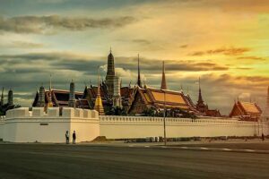 Der Königspalast in Bangkok, angestrahlt von der Sonne, Bangkok, Thailand