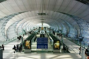 Ein Terminal des Flughafen Suvarnabhumi in Bangkok, Thailand, Sandbox Reise buchen