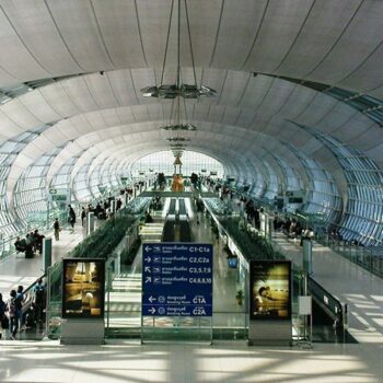 Ein Terminal des Flughafen Suvarnabhumi in Bangkok, Thailand, Sandbox Reise buchen