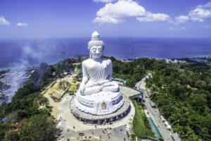 Vogelperspektive von dem Phuket Big Buddha aufgenommen mit einer Drohne