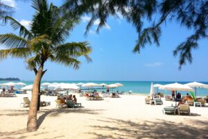 Der Strand von Khao Lak, dem letzten Ziel ihrer Thailandreise