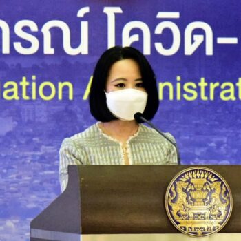 Eine Sprecherin der Regierung in Thailand, welche die verlängerten Regeln verkündet