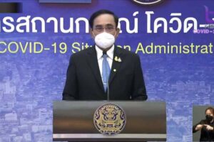 Premierminister Prayuth Chan-o-cha auf der gestrigen Pressekonferenz, wo er die Aufhebung der Quarantäne bestätigte