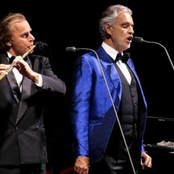 Andrea Bocelli ist der Stargast der Silvesterfeier auf der Ferieninsel Phuket, Thailand.