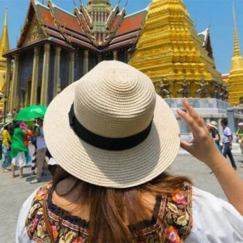 thailändische Touristin beim Grand Palace in Bangkok