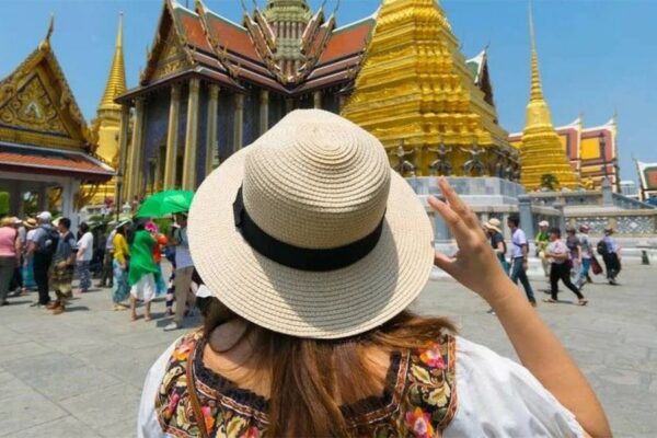 thailändische Touristin beim Grand Palace in Bangkok