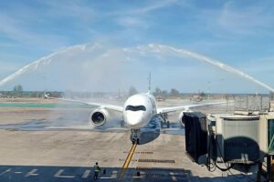 Ein Flieger der TUI Nordic Gruppe, der auf Phuket landet