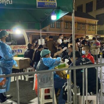 Durchführung von ATK Tests beim Betreten der Khao San Road