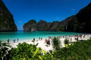 Die Maya Bucht bei Koh Phi Phi, welche jetzt für Besucher wieder geöffnet ist.