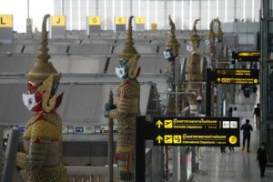 Check In Bereich am Bangkoker Flughafen in Thailand.