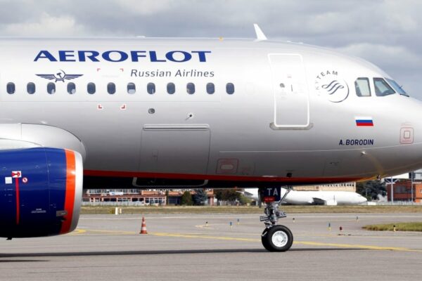 Ein Flugzeug der russischen Fluggesellschaft Aeroflot auf dem Flughafen von Phuket in Thailand.