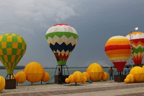 Ein Mini Heissluftballon Festival auf Phuket soll Touristen anlocken.